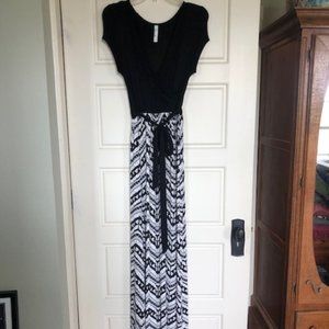 Black & White Maxi Dress - Small